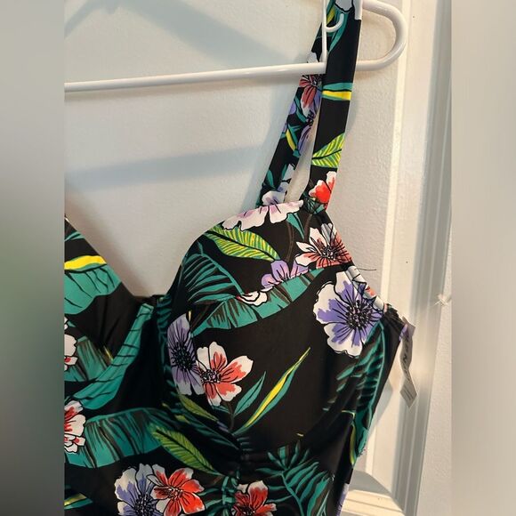 NWT Old Navy Women’s One Piece Floral Swimsuit Size Plus 2X - Picture 3 of 11